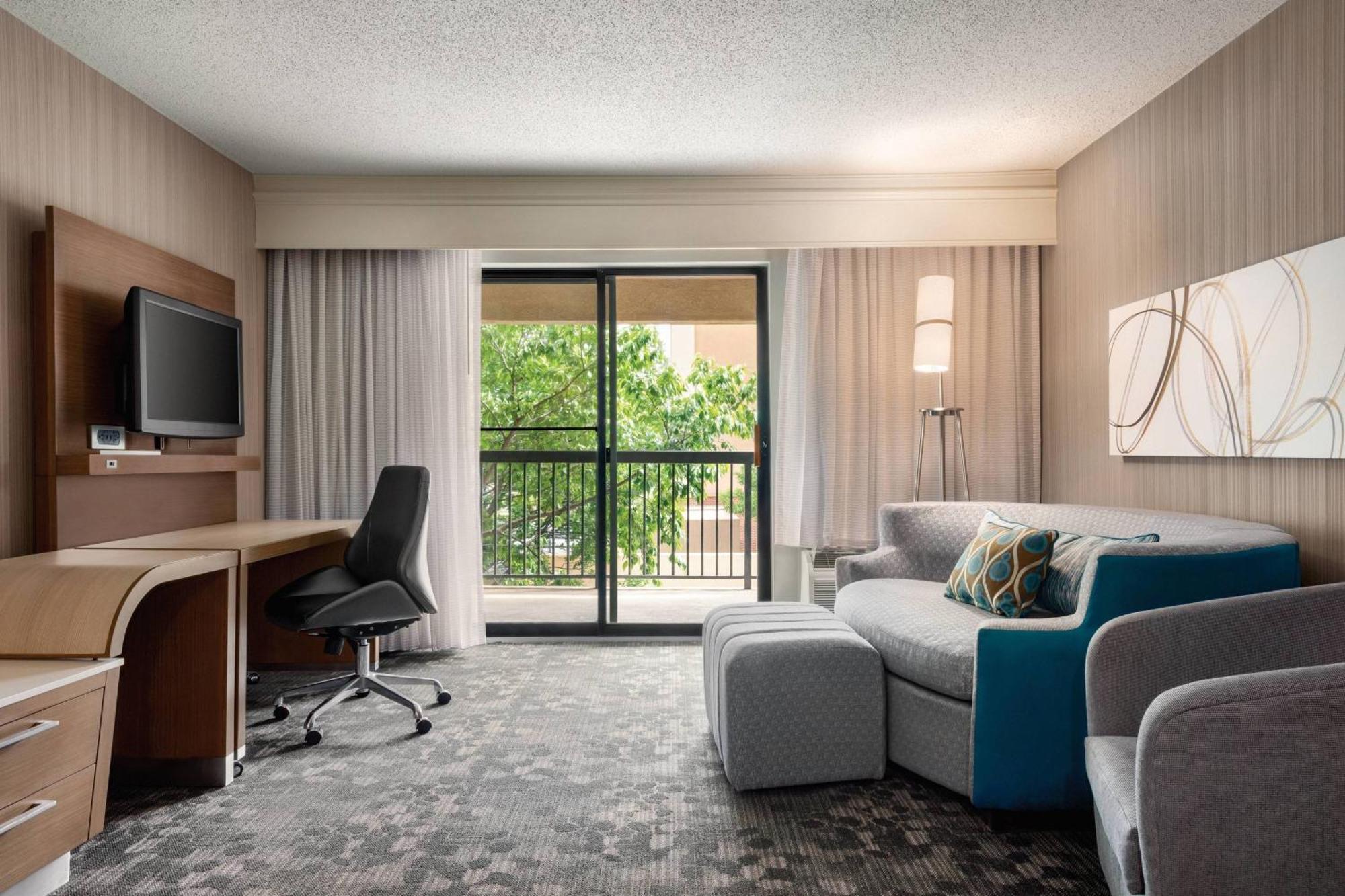 Courtyard By Marriott Dayton North Hotel Exterior foto